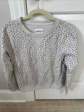 Abercrombie & Fitch Women's Light Gray Leopard Crewneck Sweater